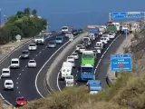 Retención en la autopista sur de Tenerife. (EFE)