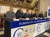 En el centro, el alcalde de Burgos, Daniel De la Rosa, a su derecha, Fidel Herráez, presidente de la Fundación de la Catedral y, junto a él, David Valcarce, director de TVE.