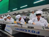 Foxconn, fabricante de los iPhones e iPads, sube los sueldos en China