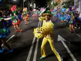 La Cabalgata Anunciadora del Carnaval ha recorrido algunas calles de Santa Cruz de Tenerife.