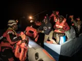 El Sea Watch 3 en un operativo de rescate en el Mediterráneo.