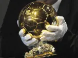 El Bal&oacute;n de Oro es el galard&oacute;n m&aacute;s preciado para los futbolistas (EFE)