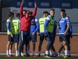 Javier Aguirre dirige un entrenamiento del Leganés.