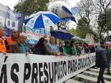 Sindicatos docentes en Argentina durante una manifestación en 2019 contra las políticas de recorte del Gobierno conservador de Mauricio Macri.
