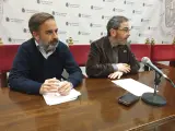 Los concejales del PSOE en el Ayuntamiento de Granada Jacobo Calvo y Miguel Ángel Fernández Madrid