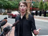 Chelsea Manning, antes de testificar ante el gran jurado en el Palacio de Justicia Albert V. Bryan, en Alexandria, Virginia (EE UU).