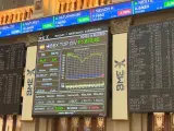 El Ibex 35 ha iniciado la sesión de este martes con una subida del 5,48%, lo que ha llevado al selectivo a situarse en los 6.436 enteros a las 9.01 horas, tras el 'lunes negro' vivido en los mercados con pérdidas de casi el 8% para el selectivo españoly del 12,97% para el Dow Jones, la segunda mayor caída en una sola jornada en los 124 años de la historia.