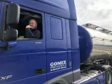 Un camionero trabajando en plena crisis del coronavirus.