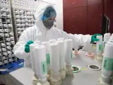 Imagen de un laboratorio m&eacute;dico en China.