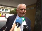 Juan Cotino a la salida de la Comandancia