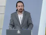 Iglesias impone su manual económico y asciende entre los golpeados por la crisis