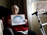Margarita Herrán, de 98 años, en su habitación de la residencia La Florida, de Sanitas, tras superar el coronavirus.