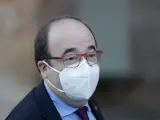 El primer secretario del PSC, Miquel Iceta, llega al primer pleno telemático del Parlament por el coronavirus con una mascarilla.
