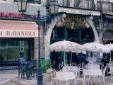 La estatua de Fernando Pessoa en la puerta del Caf&eacute; A Brasileira, en Lisboa.