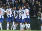 Los jugadores del Oporto celebran un gol.