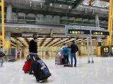 Viajeros en el aeropuerto de Barajas.