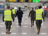 Agentes Policía Nacional y del Ejército en el Aeropuerto de Palma (Recurso)