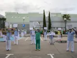 El personal sanitario del Hospital Infanta Sofía, de San Sebastián de los Reyes (Madrid), se une, con los lemas en alto, a la protesta en defensa de la sanidad pública en la Comunidad de Madrid.