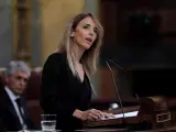 Uno de los debates más duros que se han producido en la sesión de control de este miércoles no ha sido durante la ronda de preguntas a los miembros del Gobierno, aunque también en ellas ha habido tensión. Prácticamente al final del pleno, en una interpelación urgente de la portavoz del PP, Cayetana Álvarez de Toledo, al vicepresidente Pablo Iglesias por los pactos con EH Bildu. "Usted es el hijo de un terrorista. Esa es la aristocracia a la que pertenece usted", una frase ha provocado el revuelto en el hemiciclo, también entre los miembros de la Mesa.