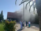 Unas 150 personas están siendo desalojadas del Hospital de Hellín (Albacete) por un incendio que se ha declarado esta tarde en la zona de urgencias, sobre las 18.05 horas, y en el que trabajan bomberos del parque de Hellín.