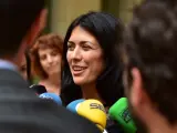 La diputada d'Unides Podem, Naiara Davó, atén els mitjans