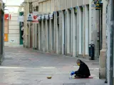 Personas sin hogar permanecen en la calle durante el estado de Alarma por el COVID-19..Málaga a 21 de abril del 2020