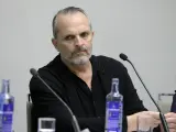 El cantante Miguel Bosé participa en el acto 'Hablemos sobre el Sida', en Madrid.