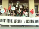 Sindicatos se concentran en Badajoz contra recortes en educación