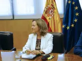 La vicepresidenta Calviño cuenta con CNMV y Banco de España para monitorizar la crisis