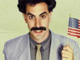 Así trollea Sacha Baron Cohen ('Borat') a una milicia de ultraderecha
