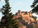 Esta fortaleza corona una colina y ofrece unos paisajes sin igual. Fue construido en el siglo IX, aunque en el siglo XVIII parte de sus murallas se perdieron. Actualmente una parte del complejo alberga un Parador Nacional de Turismo.