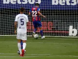 Inui marca su gol en el Eibar - Valladolid