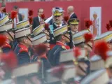 El Rey Felipe VI, frente a militares participantes en el desfile del Día de la Fiesta Nacional, en Madrid a 12 de octubre de 2019.