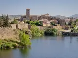 Destaca por la conservaci&oacute;n de su antiguo recinto amurallado y en su interior lleg&oacute; a residir Juana la Beltraneja, famosa por el enfrentamiento que mantuvo contra Isabel la Cat&oacute;lica por el trono de Castilla. El pueblo es muy bonito y un gran plan de verano. (Foto: Wikipedia/Carlos Delgado).