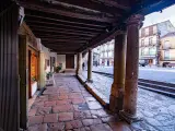 Se trata de un pueblo fortificada al que se le denomina popularmente como la villa de las Siete Puertas. Su fundaci&oacute;n se remonta varios siglos atr&aacute;s y es la base perfecta para visitar tambi&eacute;n las Hoces del Durat&oacute;n.