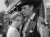 De Fred Zinnemann, , 85 min., Un western improbable, con aire de thriller psicológico, con Grace Kelly pasada de encanto y, tic-tac, tic-tac, con un trasfondo antimacartista que devolvió la estrella a Gary Cooper.