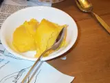 Con mango, hielo y zumo de naranja se hace un sorbete estupendo.