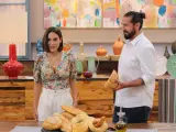 Tamara Falcó y Javier Peña presenta el programa de 'Cocina al punto'.