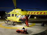 Profesionales del helicóptero nocturno del Sistema d'Emergències Mèdiques (SEM)