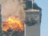 Momento del segundo impacto contra las Torres Gemelas, en Nueva York, en los atentados del 11 de septiembre de 2001.Robert / Flickr / Wikimedia Commons