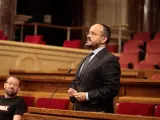 El líder del PP de Catalunya, Alejandro Fernández, en el pleno del Parlament. Foto de archivo.