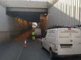 Trabajos para instalar el cierre automático en el tunel de La Goleta