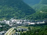 La capital del valle de Ar&aacute;n se encuentra a casi 1.000 metros de altitud y es un lugar ideal para visitar en cualquier momento del a&ntilde;o. En verano, las opciones de actividades al aire libre son numerosas. El pueblo tambi&eacute;n merece la pena. (Foto: Wikipedia/Isidre Blanc).