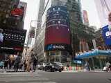 Imagen de una calle de Nueva York con el anuncio de Nasdaq.
