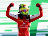 Mick Schumacher celebra su carrera en la carrera del sábado en Monza