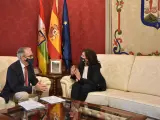 Reunión del portavoz de PP en el Parlamento, Jesús Ángel Garrido, con la presidenta del Gobierno, Concha Andreu