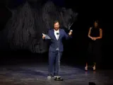 El actor Fran Cantos recoge el Premio Max 2020 al mejor espectáculo de teatro por 'Jauría'.