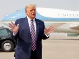 El presidente de EE UU, Donald Trump, tras llegar en el Air Force One a McClelland Park, California (EE UU).