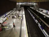 Andén de metro del intercambiador de Moncloa, en Madrid (España), a 1 de julio de 2020. La Consejería de Transportes, Movilidad e Infraestructuras pone en servicio a partir de hoy, día 1 de julio, el cien por cien de la oferta en la red de transporte públ