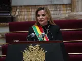 La presidenta interina de Bolivia, Jeanine Áñez, durante su discurso en el 195 aniversario de la independencia del país.